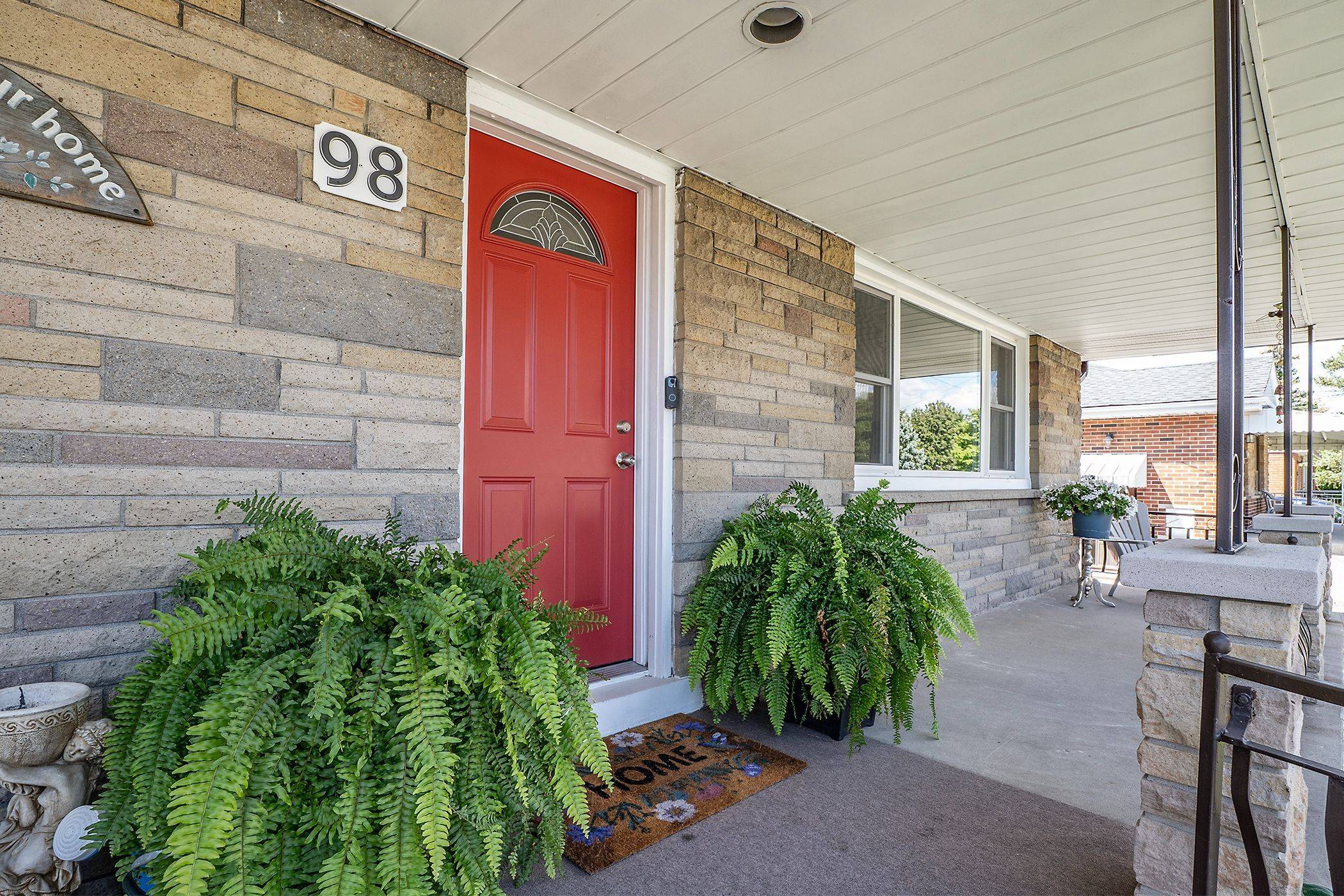 98 Duncombe DR, Hamilton, ON L9A 2G3