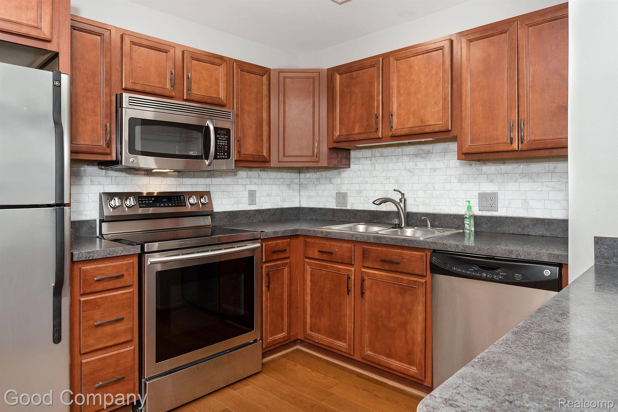 2405 Torquay AVE #101, Royal Oak, MI 48073