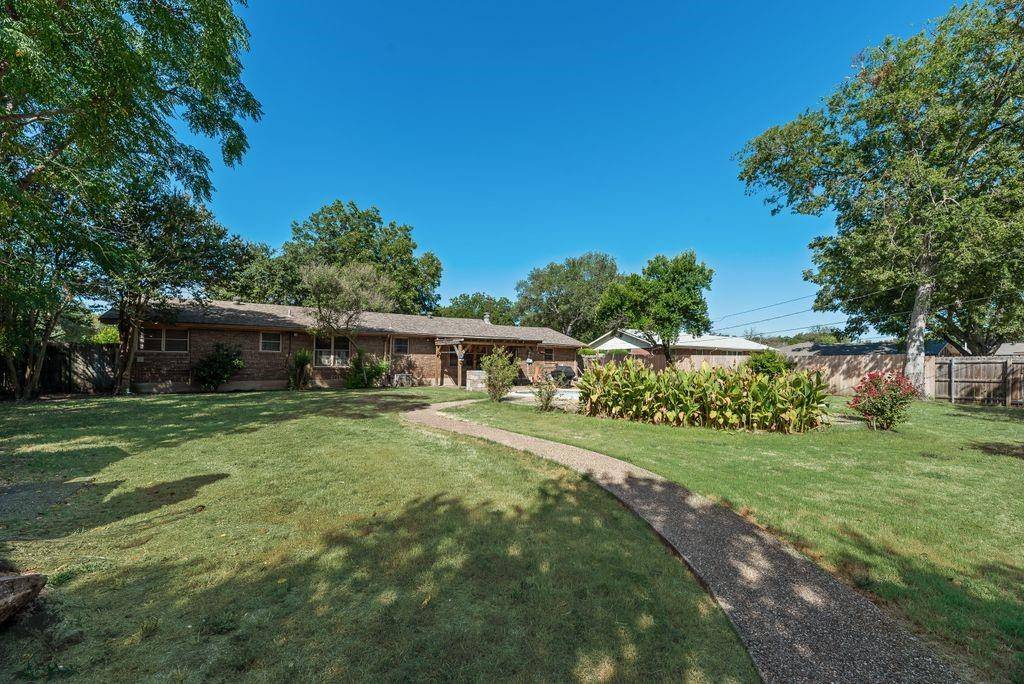 919 Surry Place Drive, Cleburne, TX 76033
