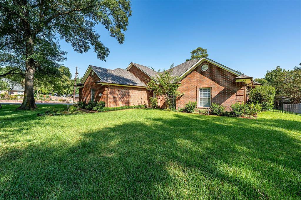 11232 Chasewood, Tyler, TX 75703
