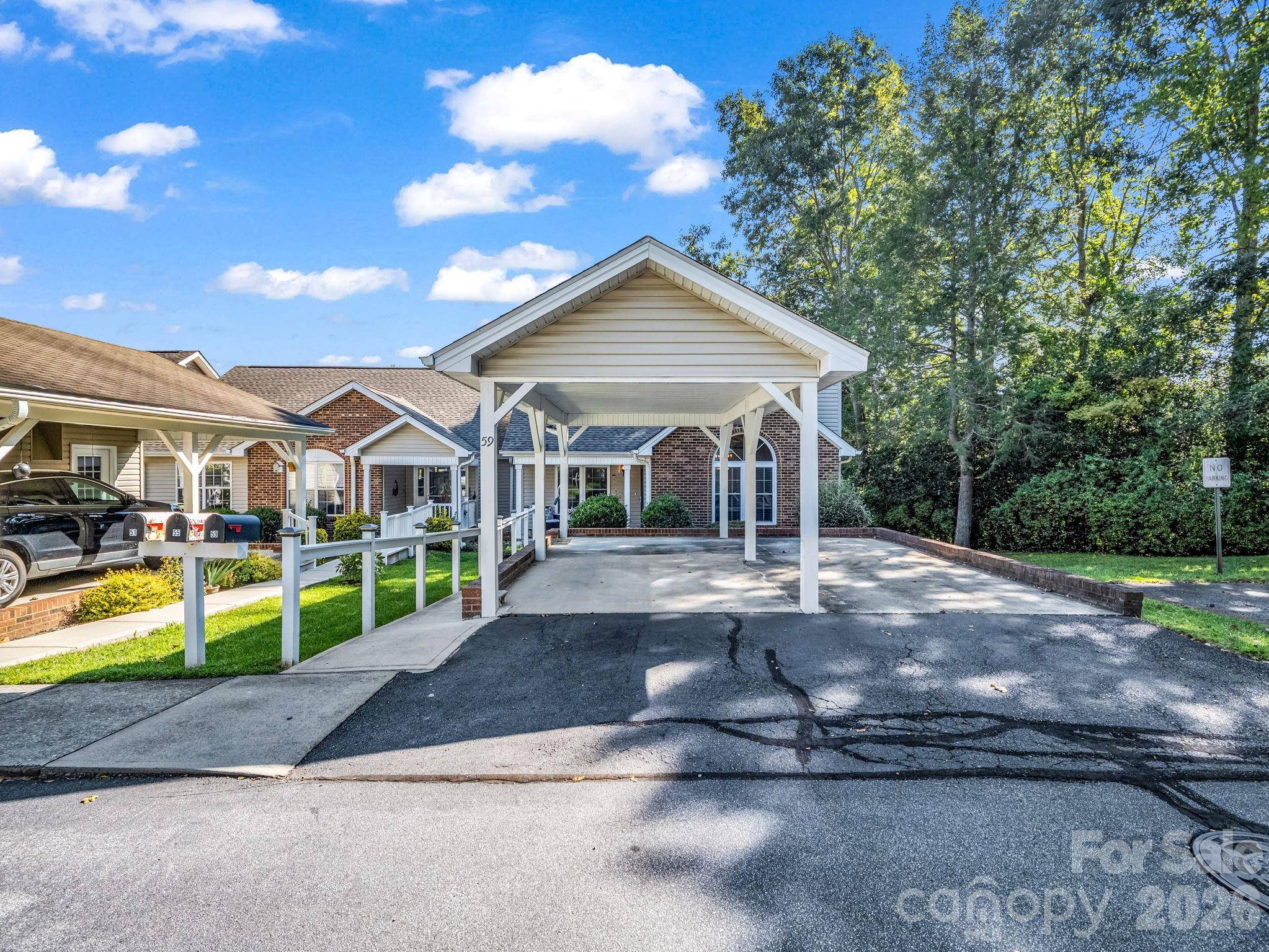 59 S Woodridge View CT, Hendersonville, NC 28791