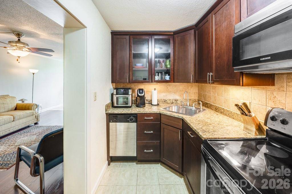 647 Town Mountain RD #211, Asheville, NC 28804