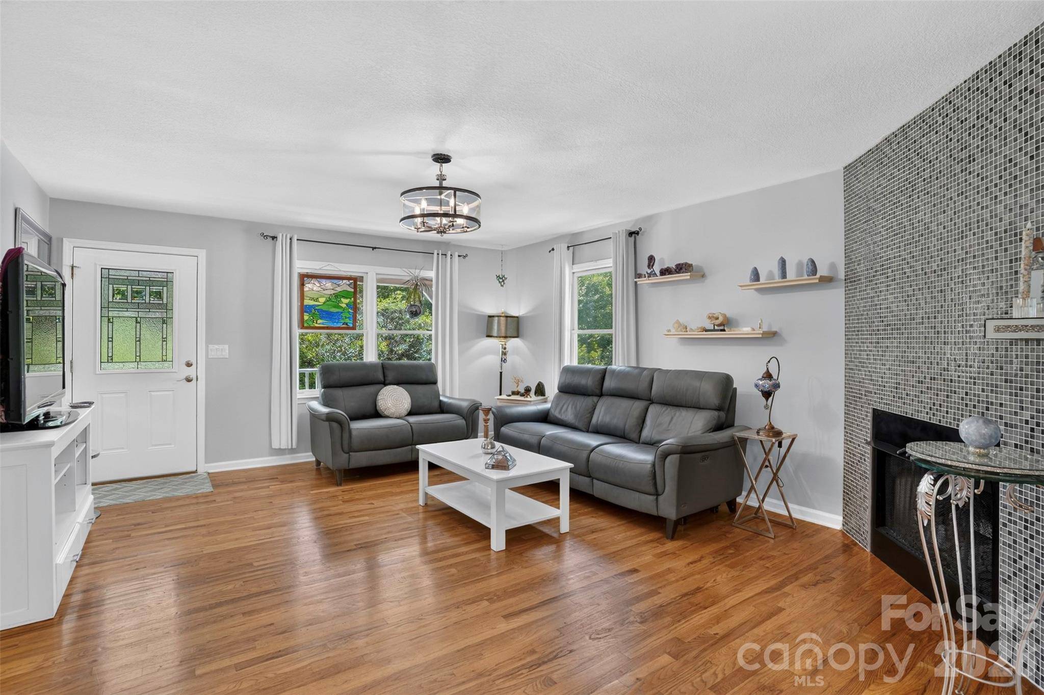 50 Autumn View DR, Hendersonville, NC 28792