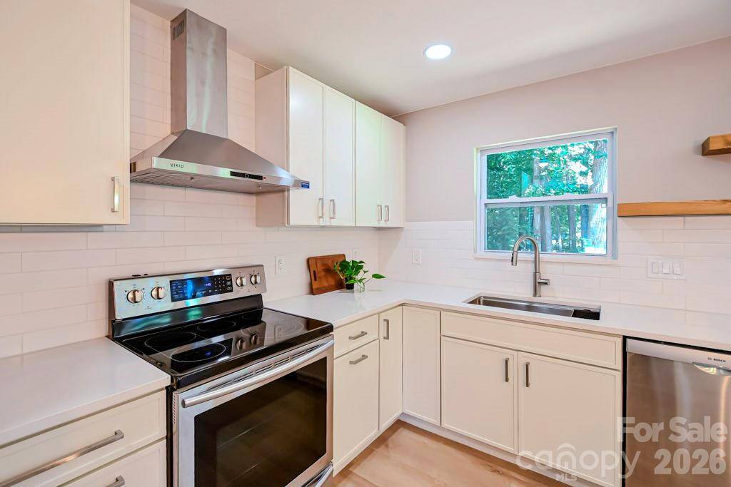 1440 Mcilroy RD, Charlotte, NC 28212