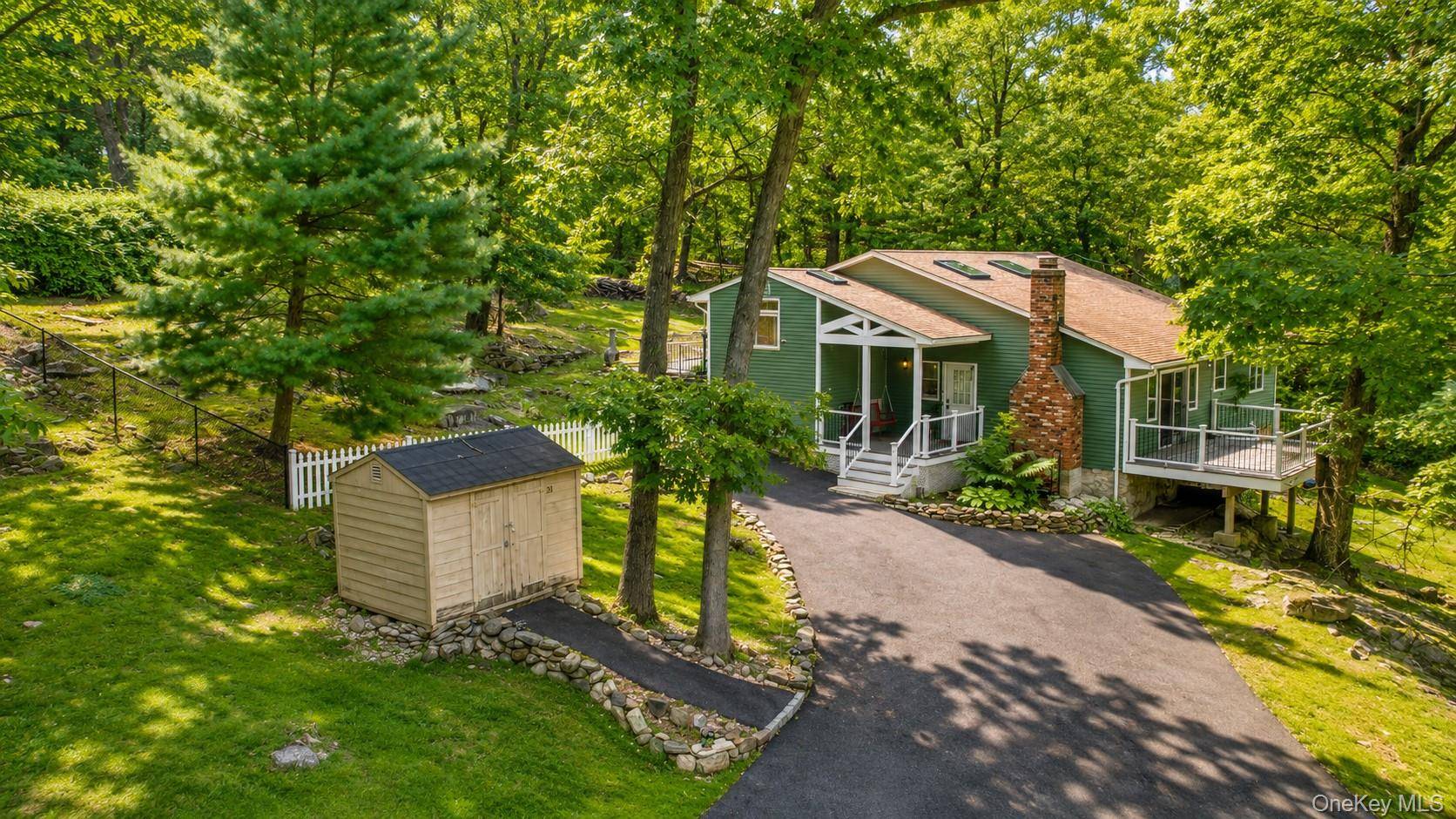 31 Pleasant RD, Lake Peekskill, NY 10537
