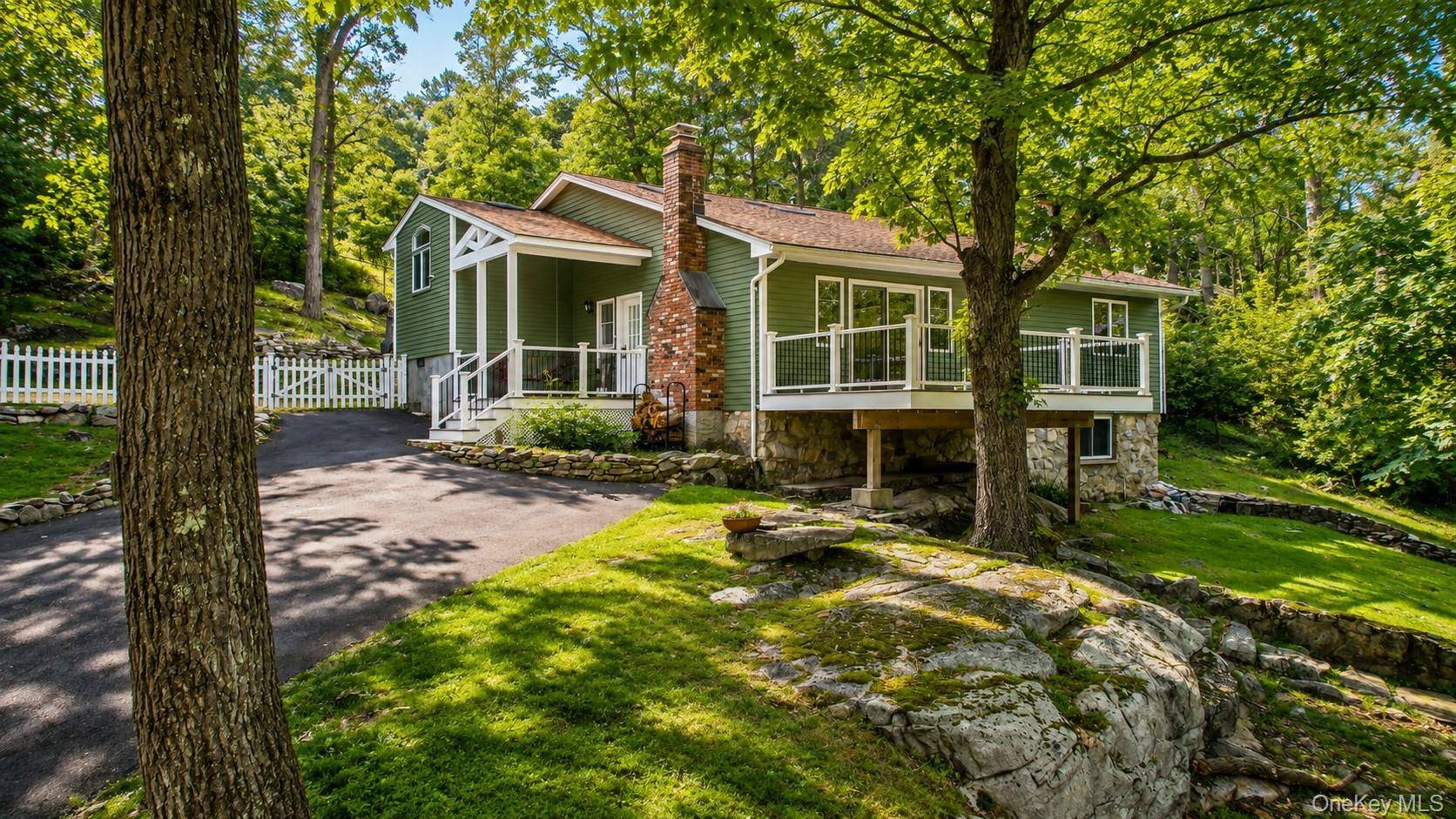 31 Pleasant RD, Lake Peekskill, NY 10537