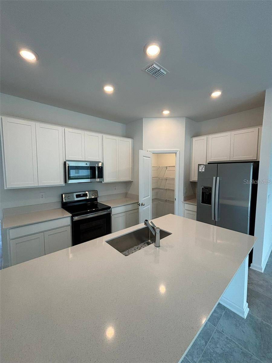 828 DARING DR, Davenport, FL 33837