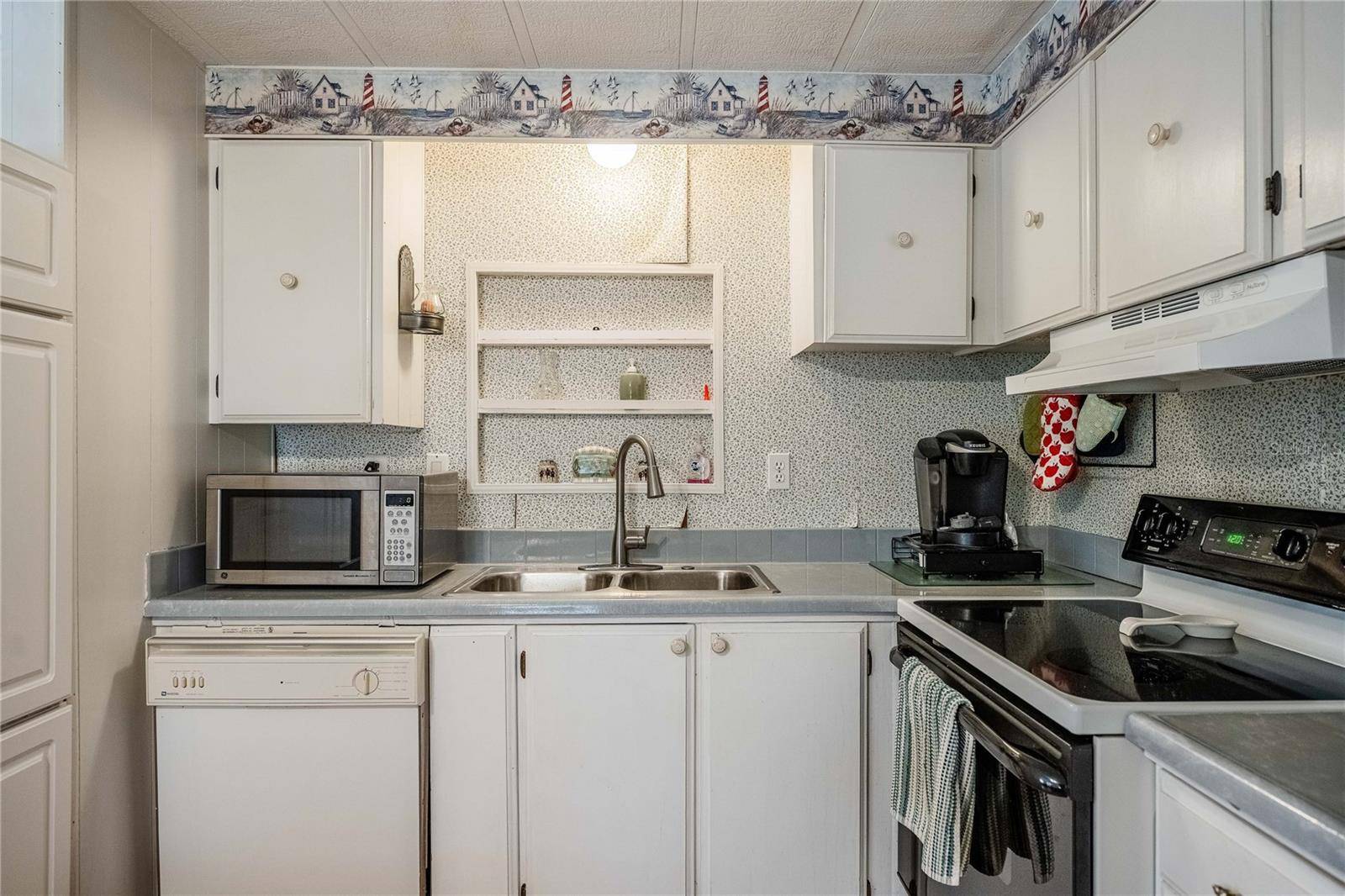 5302 POWHATTAN ST, Zephyrhills, FL 33542