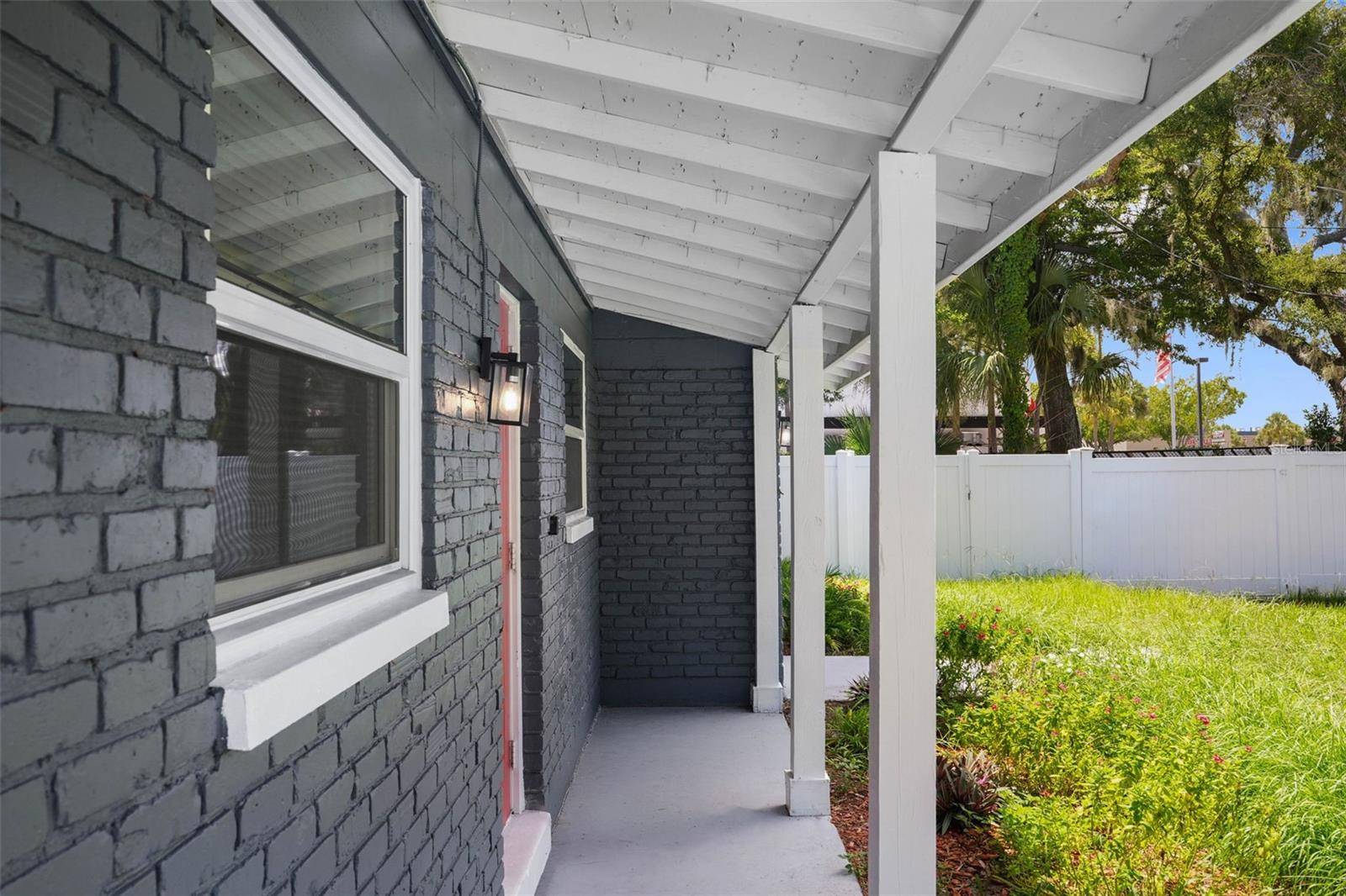 1409 COLLEGE PARK LN, Tampa, FL 33612