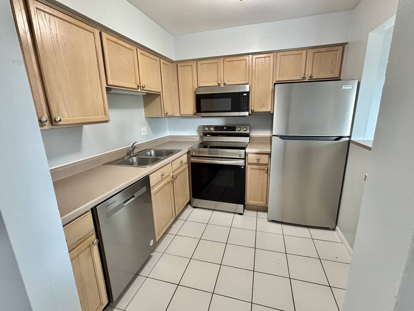 985 S Court Of Shorewood CT #2B, Vernon Hills, IL 60061