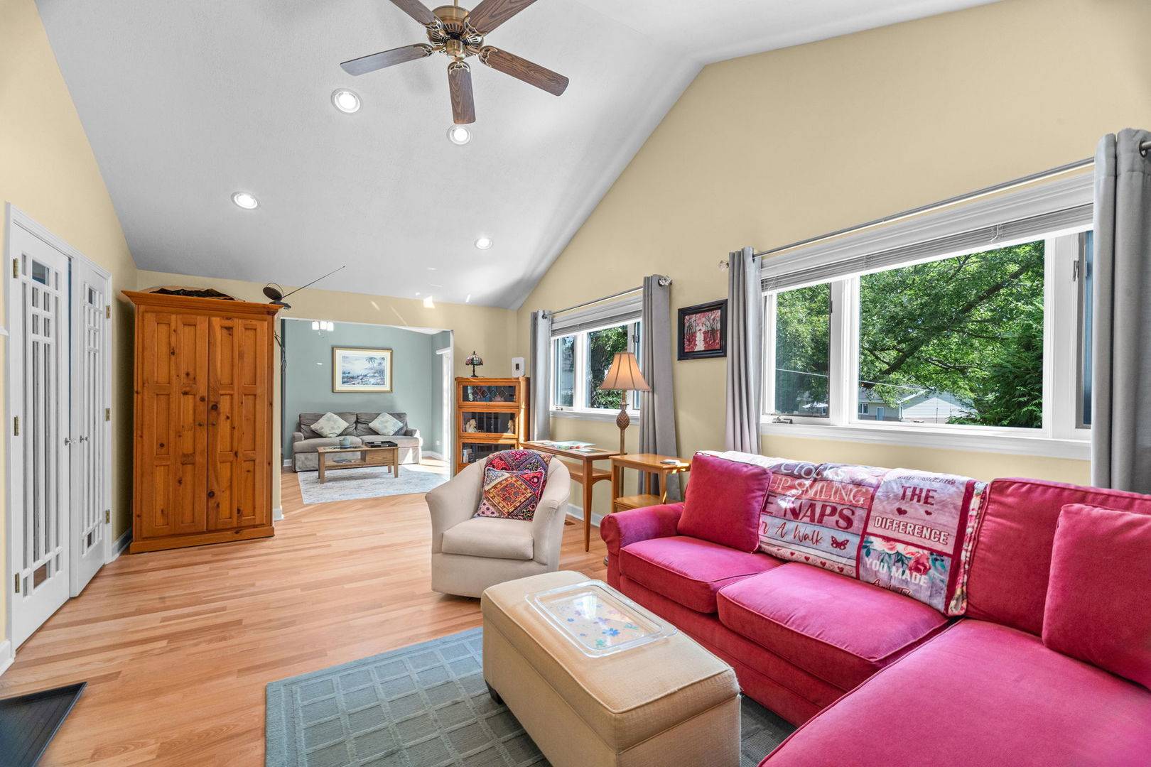 545 Newark LN, Hoffman Estates, IL 60169