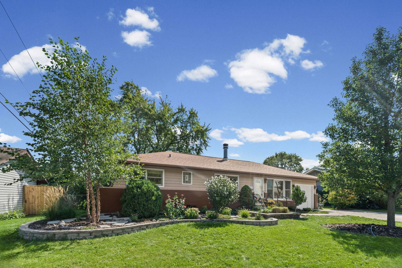 545 Newark LN, Hoffman Estates, IL 60169