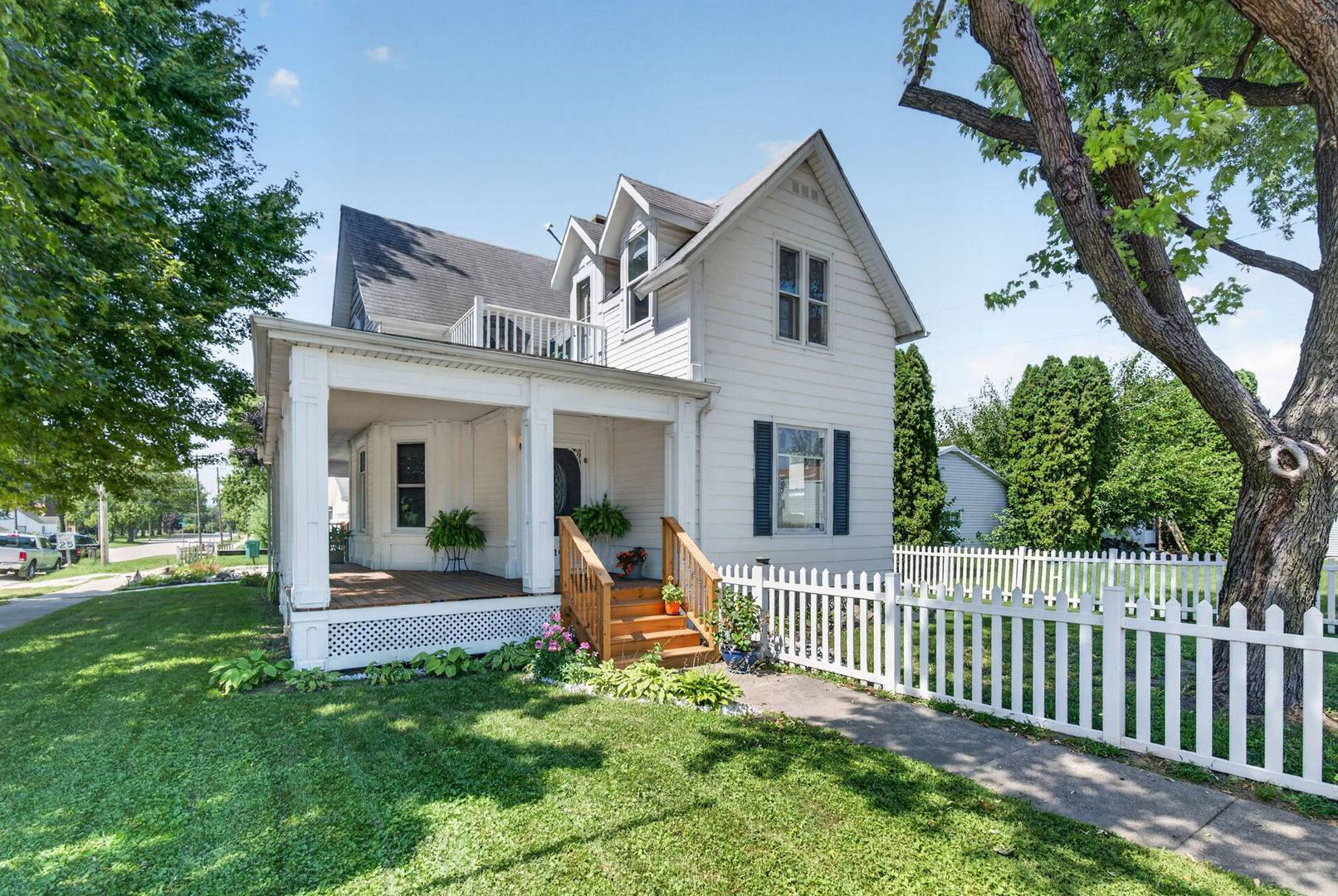 105 N Main Street, Seneca, IL 61360