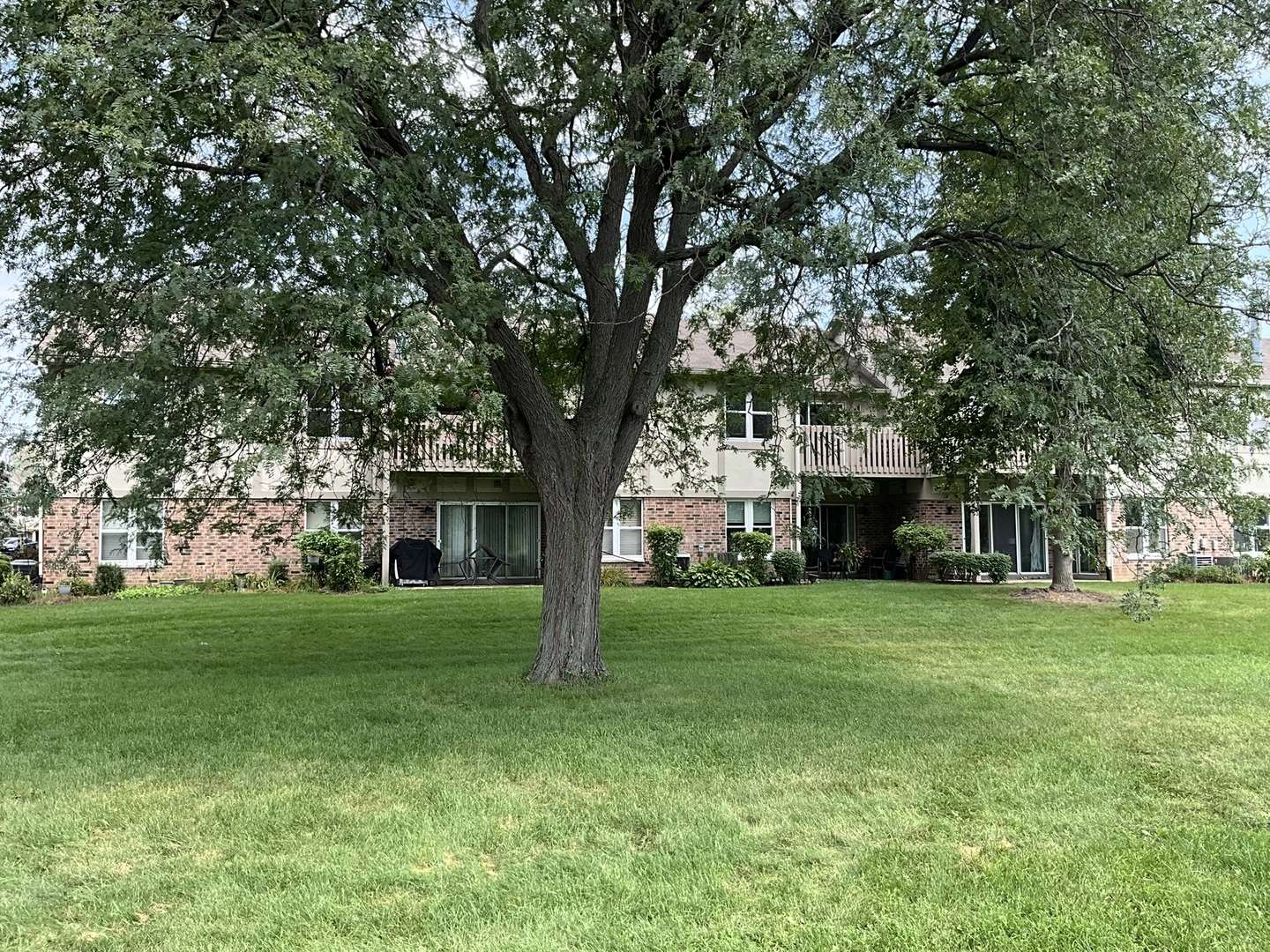 1206 Streamwood LN, Vernon Hills, IL 60061