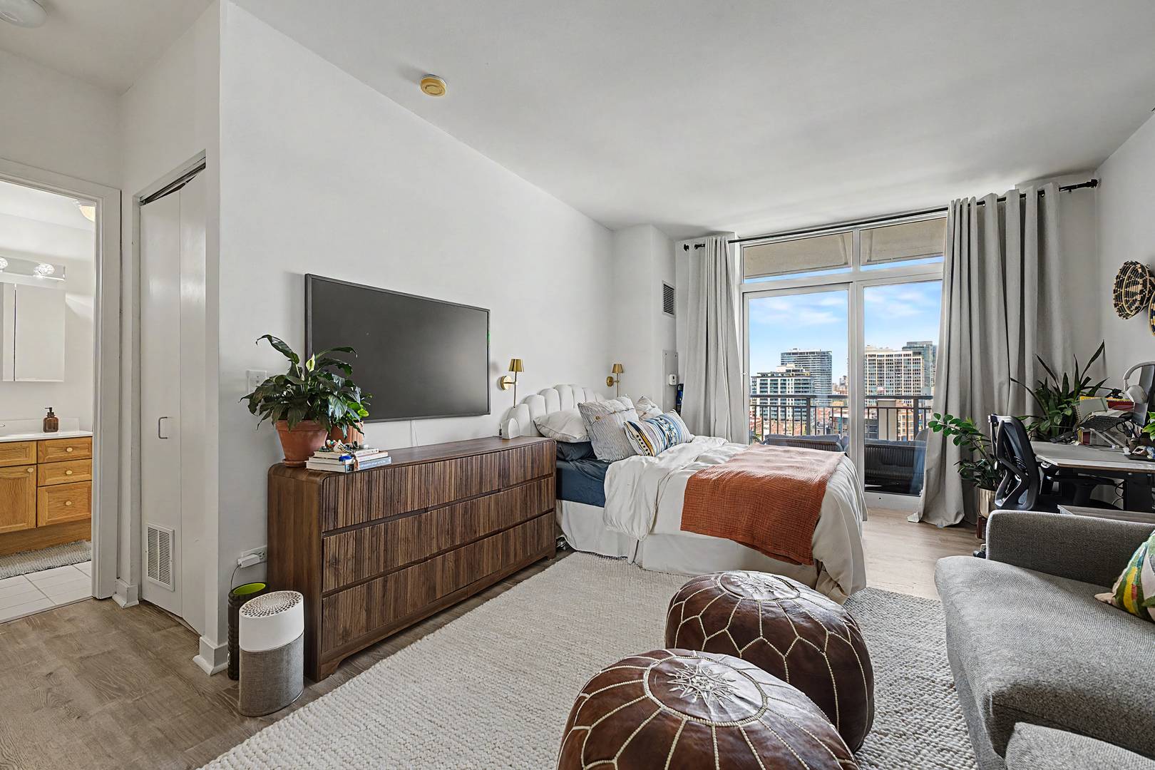 330 W GRAND AVE #1405, Chicago, IL 60654