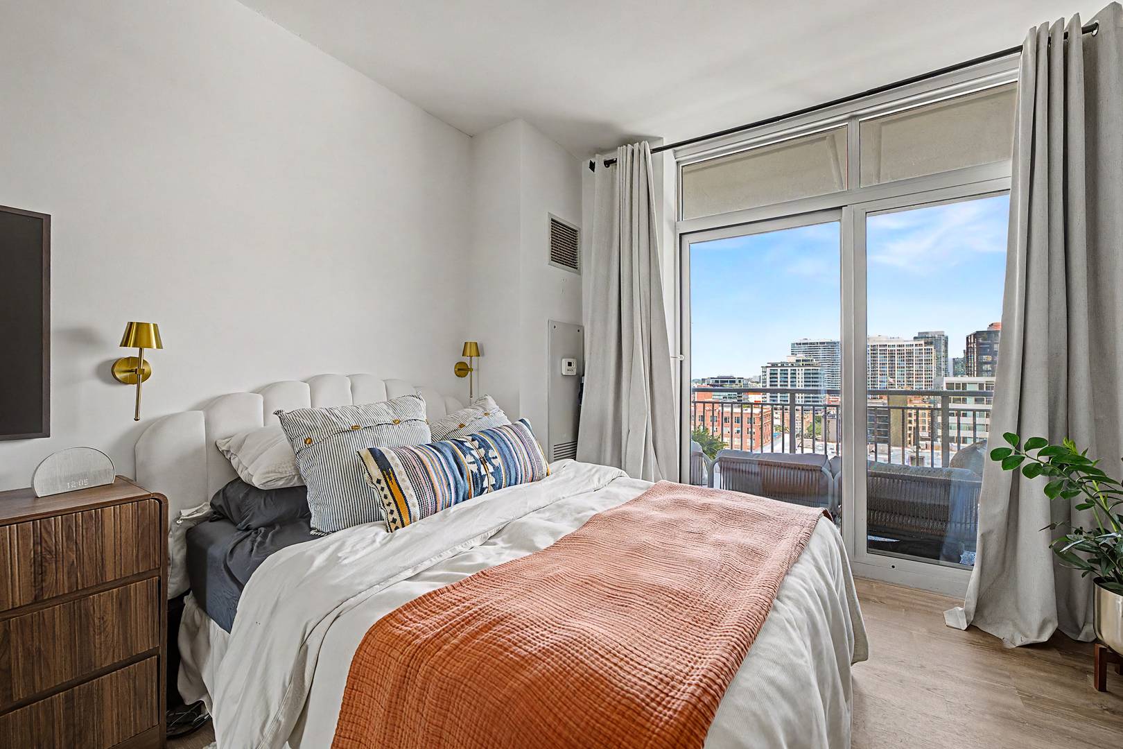 330 W GRAND AVE #1405, Chicago, IL 60654