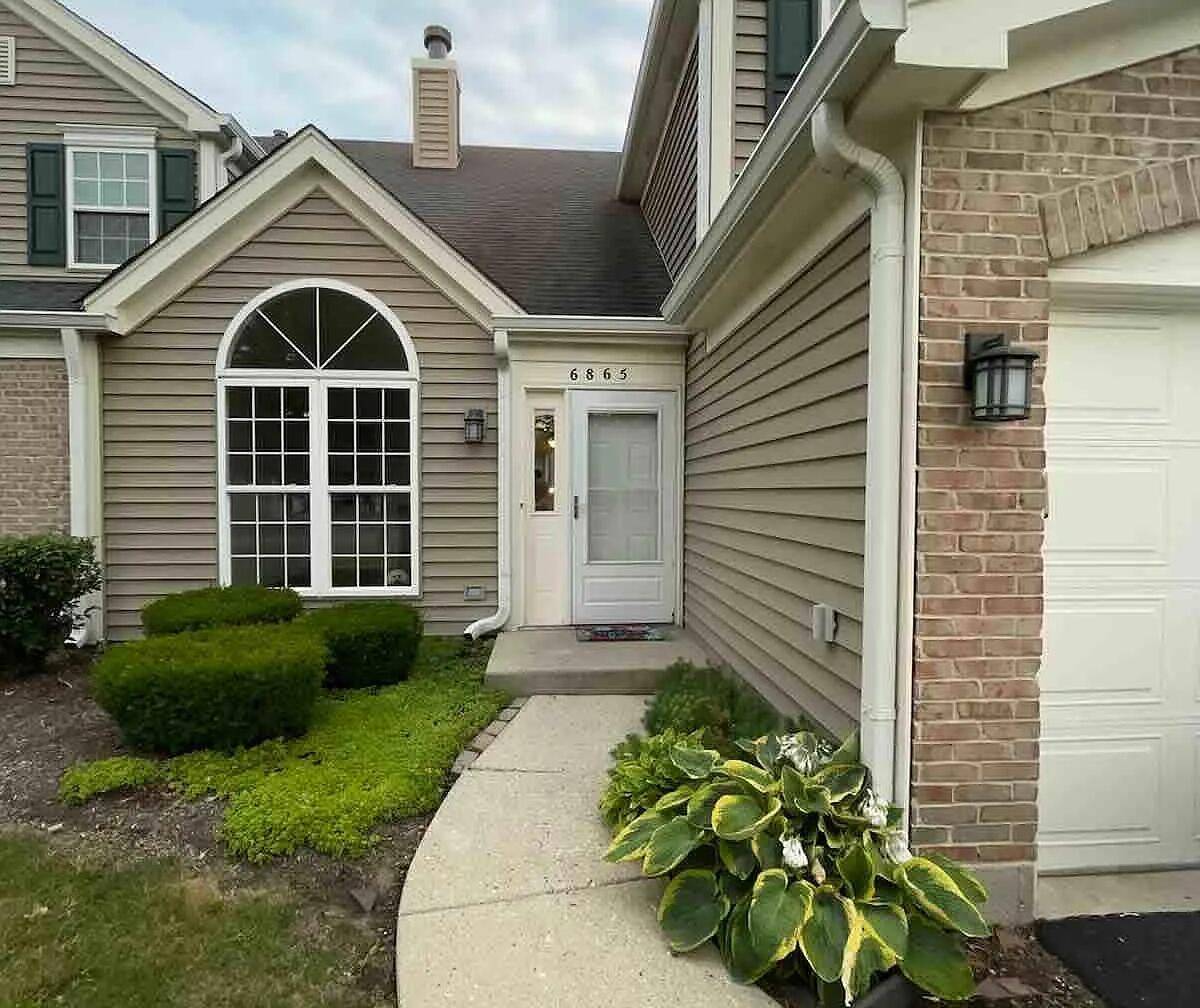 6865 Hampton CIR, Gurnee, IL 60031