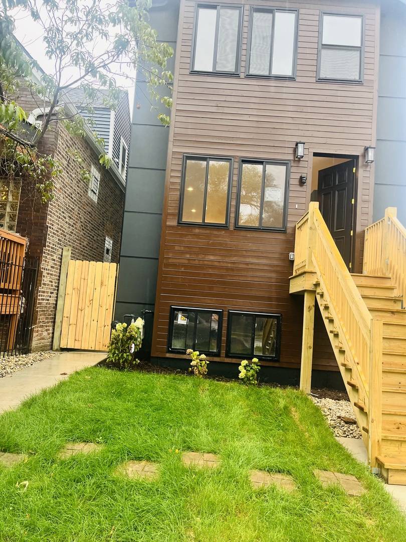956 N Saint Louis AVE, Chicago, IL 60651