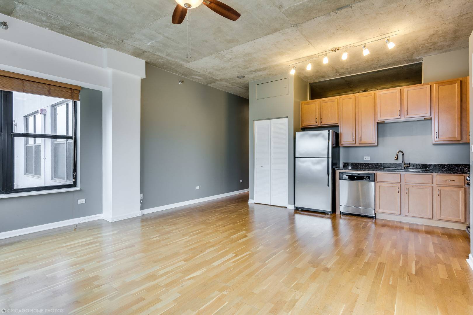 1122 W Catalpa AVE #402, Chicago, IL 60640