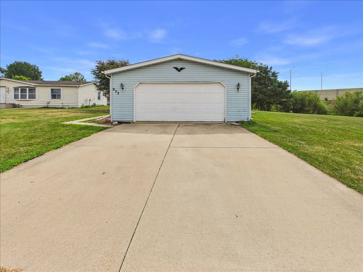 933 Micole DR, Belvidere, IL 61008