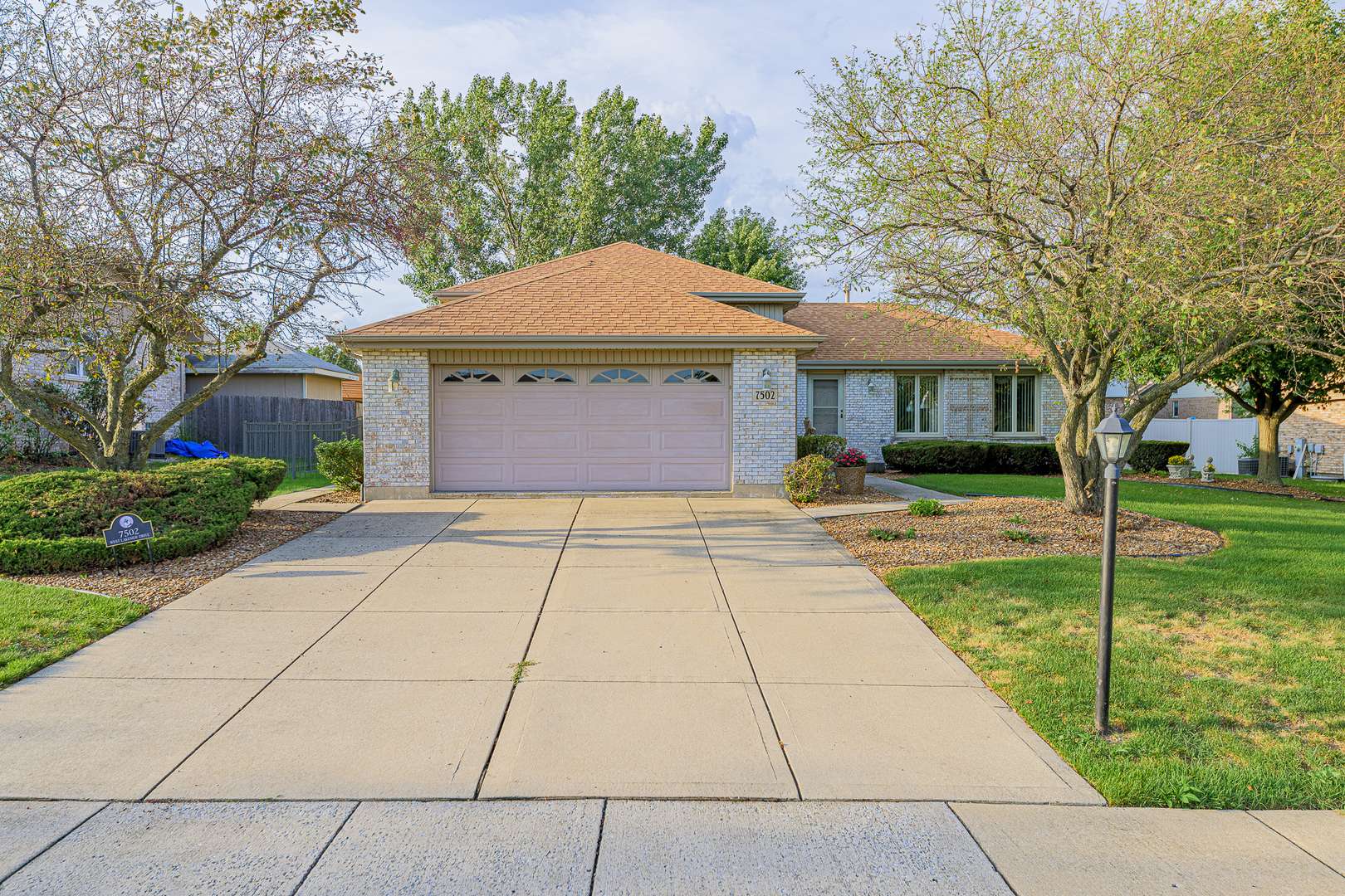 7502 W Lakeside DR, Frankfort, IL 60423