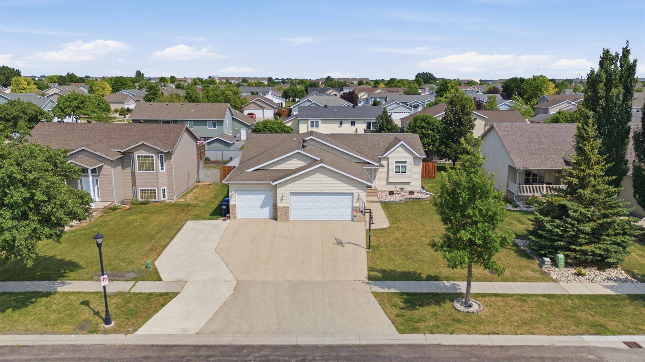 3532 Lincoln ST S, Fargo, ND 58104