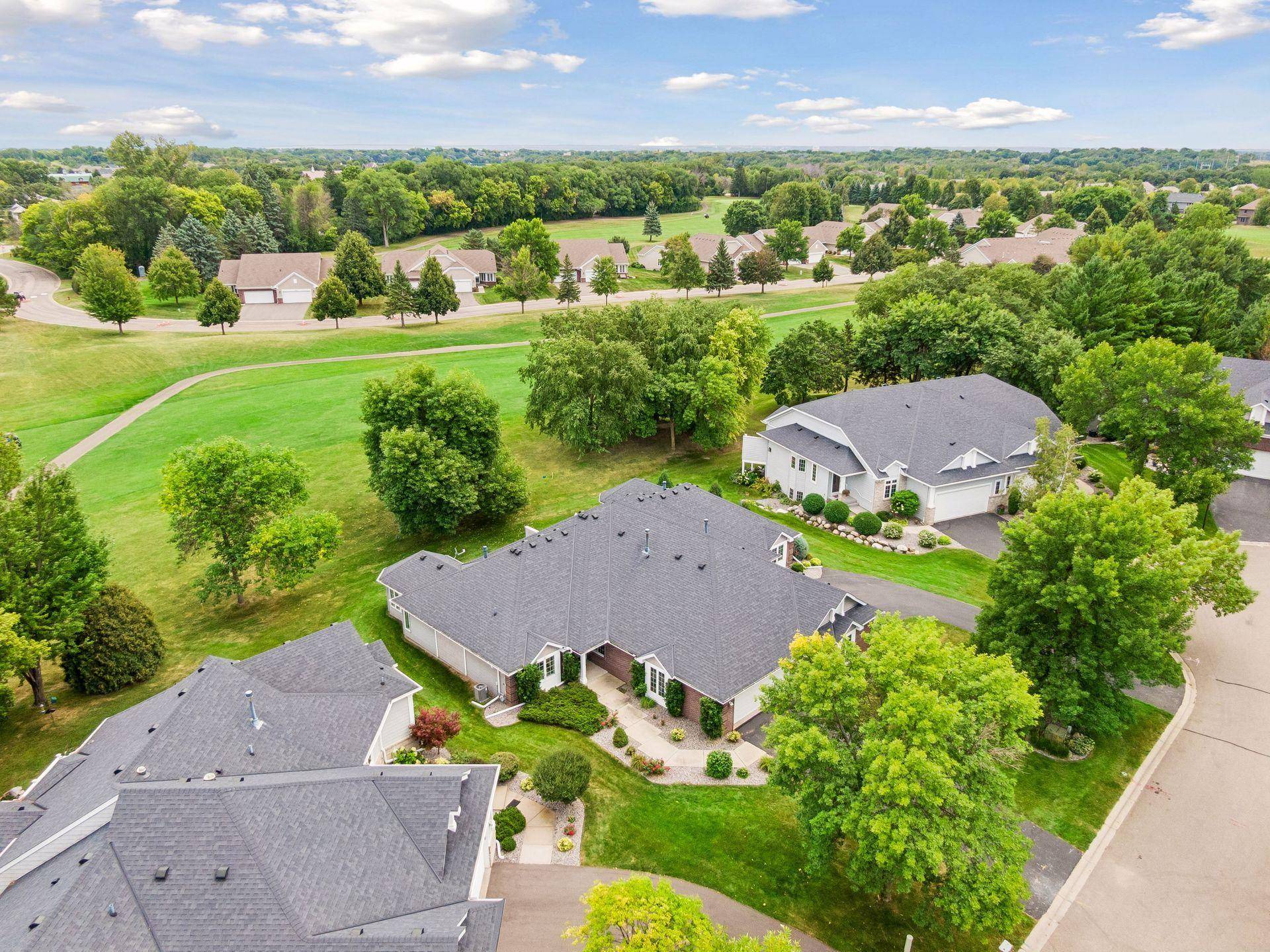 8810 Pointe Vista DR, Victoria, MN 55386