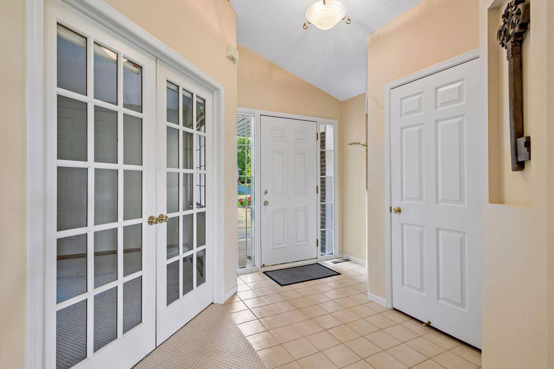 8810 Pointe Vista DR, Victoria, MN 55386