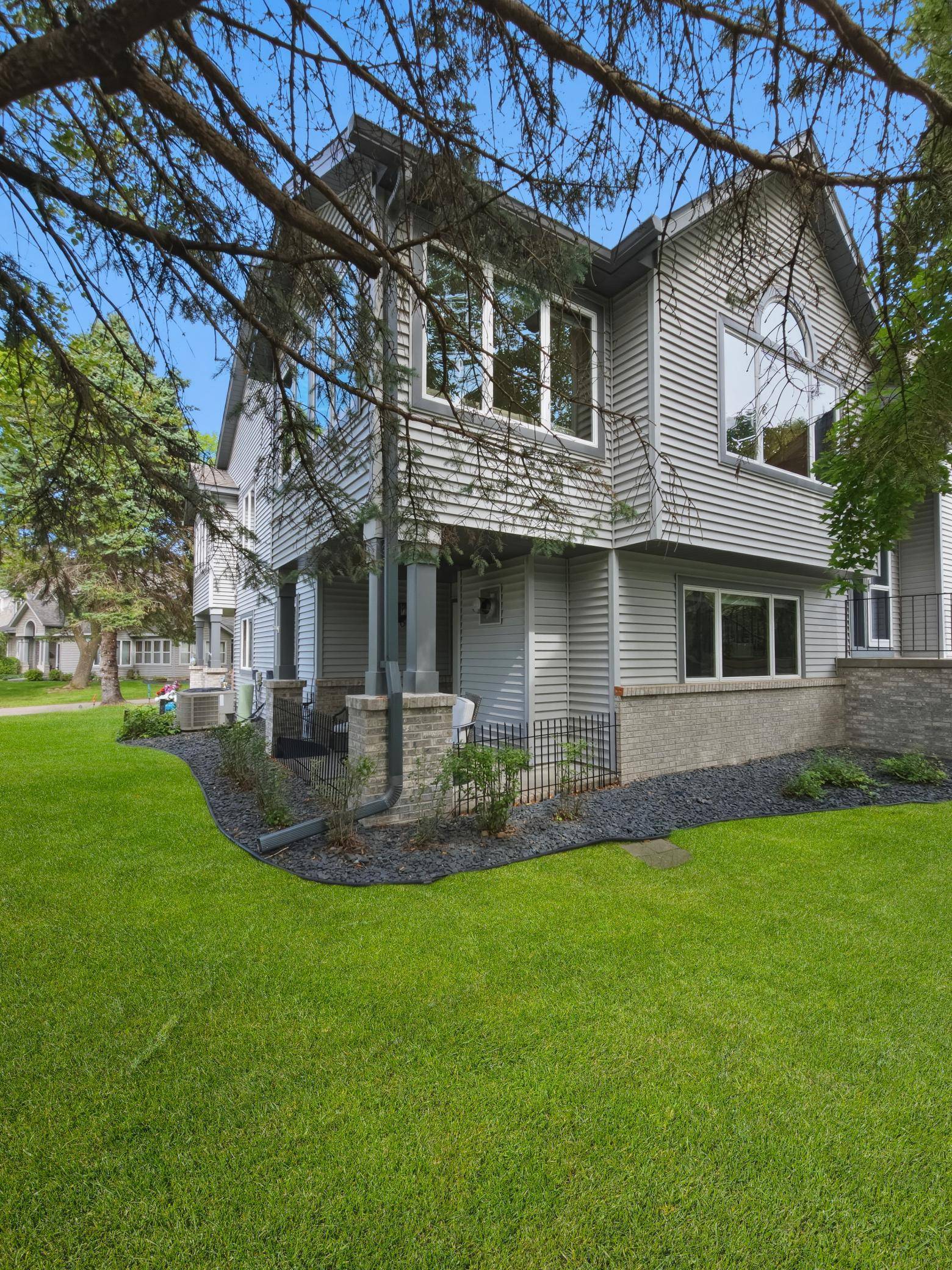 2552 Manitou LN, White Bear Lake, MN 55110