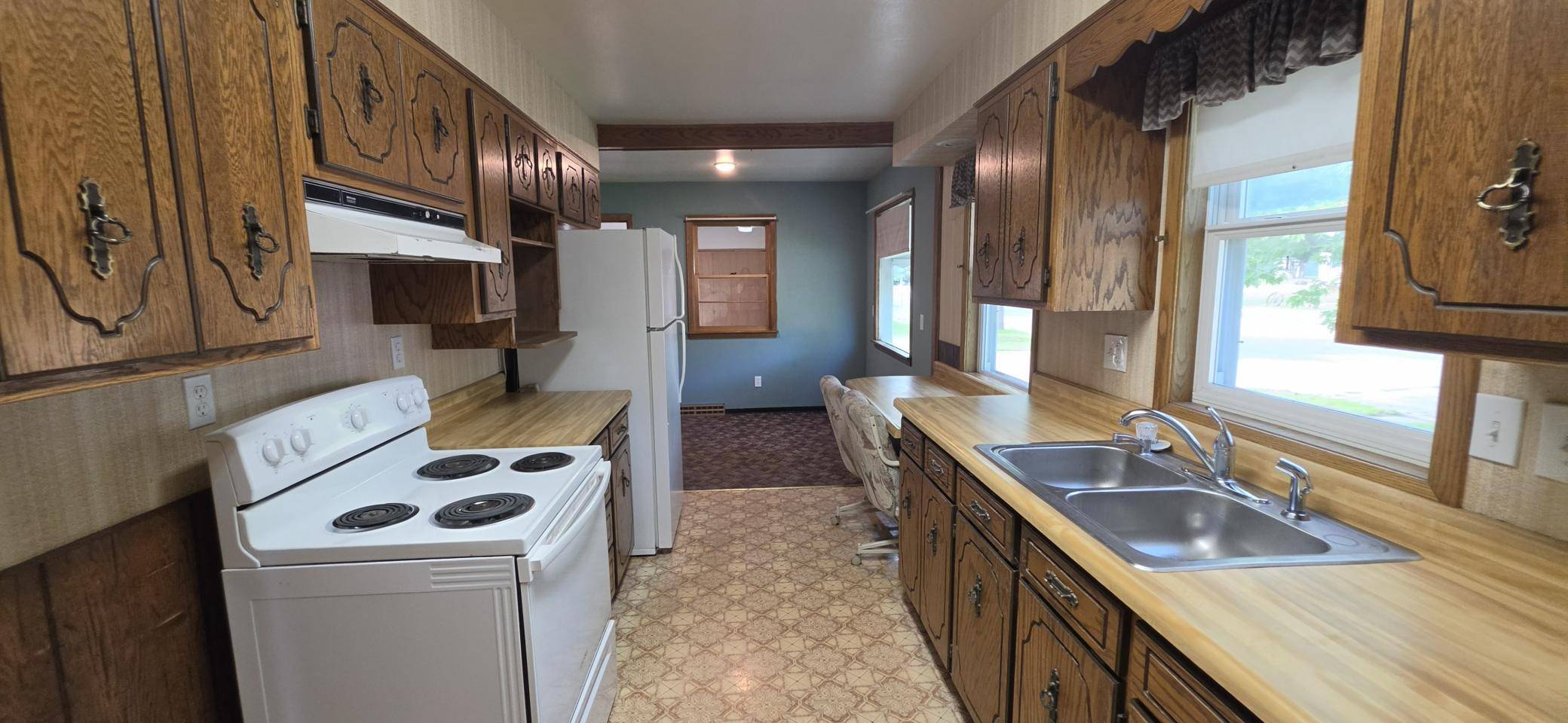 702 Forest AVE SE, Staples, MN 56479