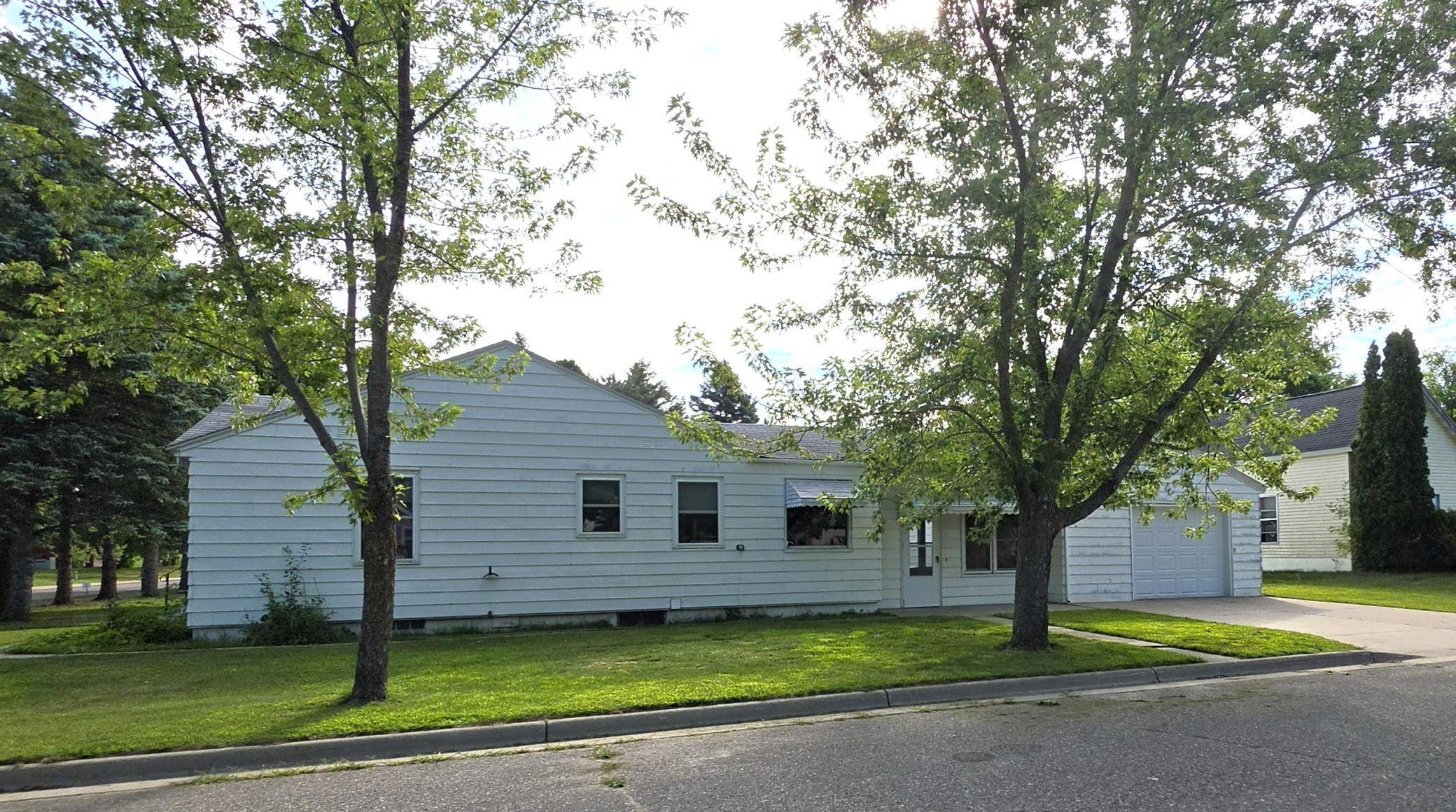 702 Forest AVE SE, Staples, MN 56479