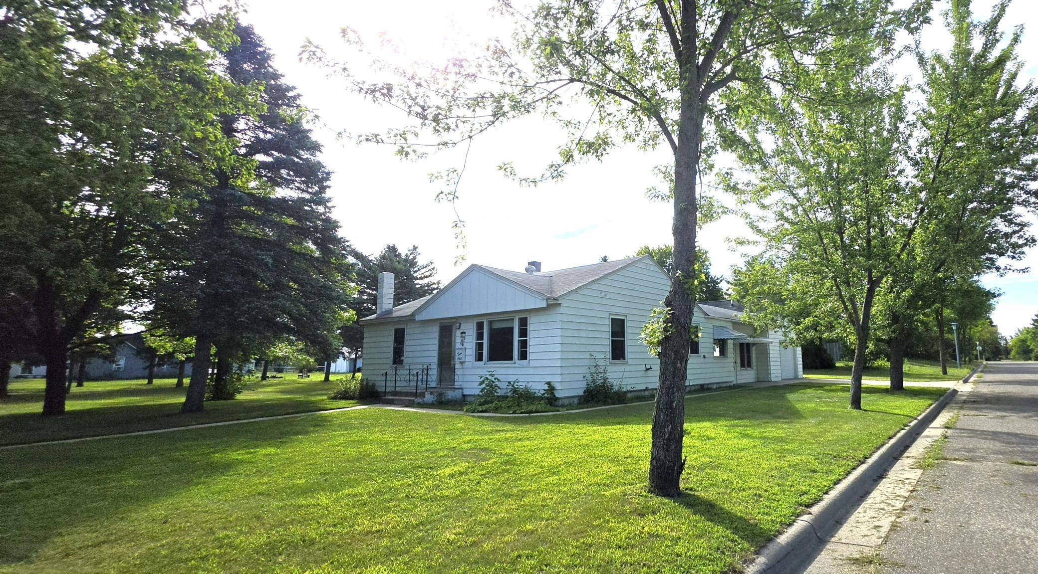 702 Forest AVE SE, Staples, MN 56479