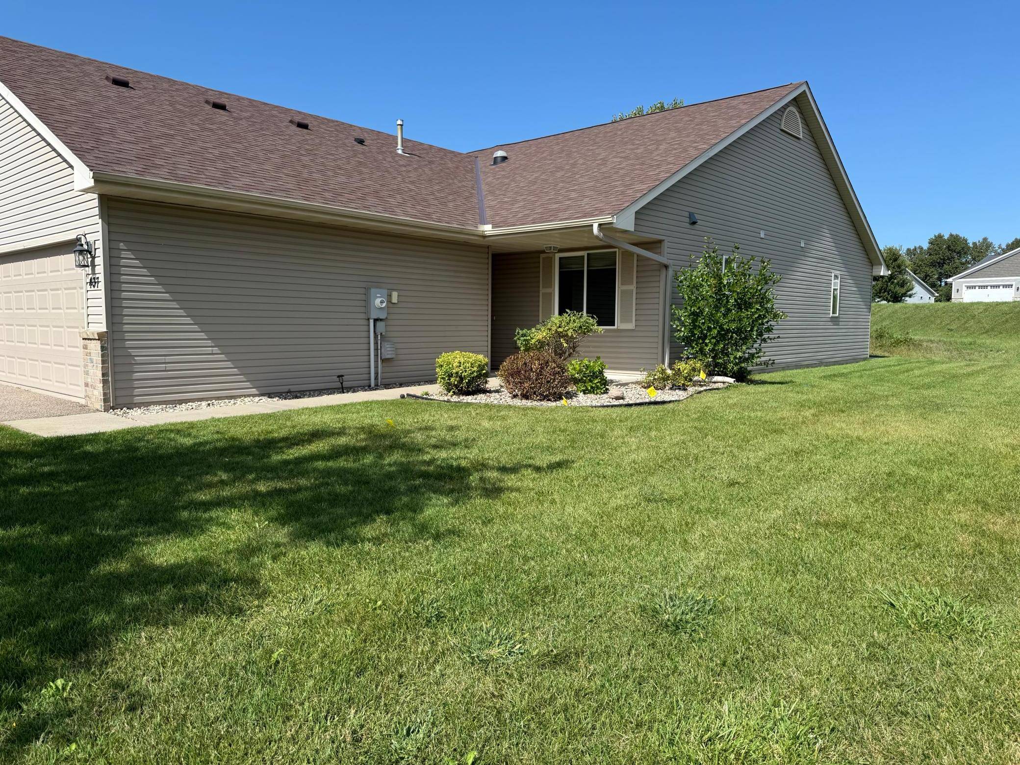 437 Meadow LN, Norwood Young America, MN 55397