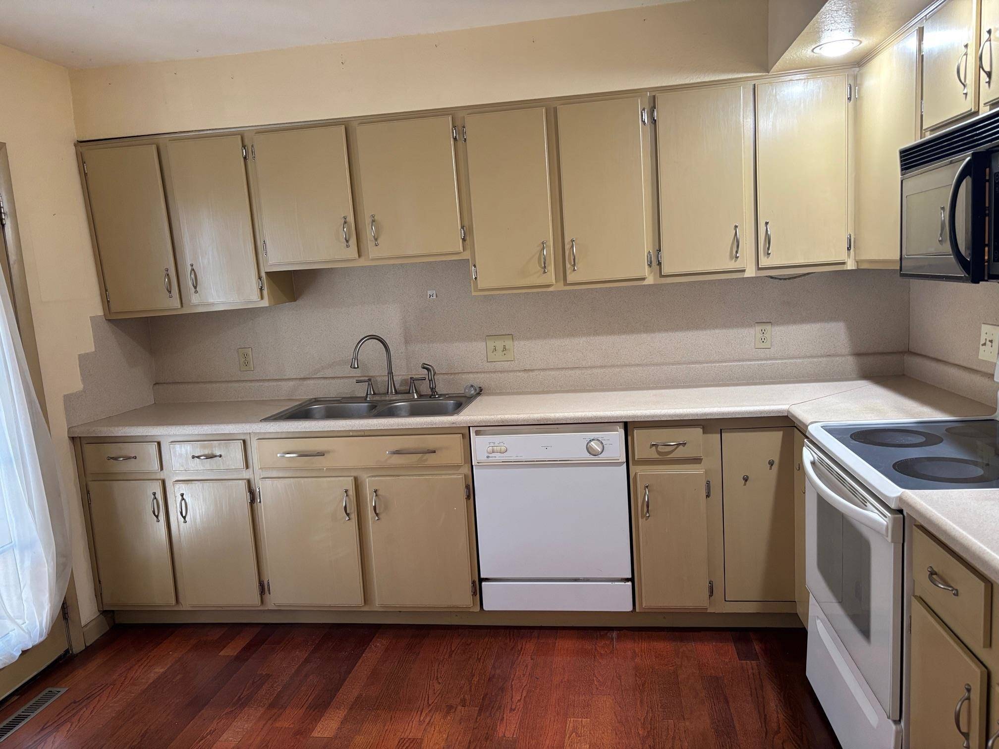 2221 N BRAMBLEWOOD, Wichita, KS 67220