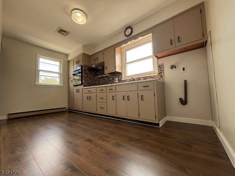 115 Van Riper Ave, Clifton City, NJ 07011