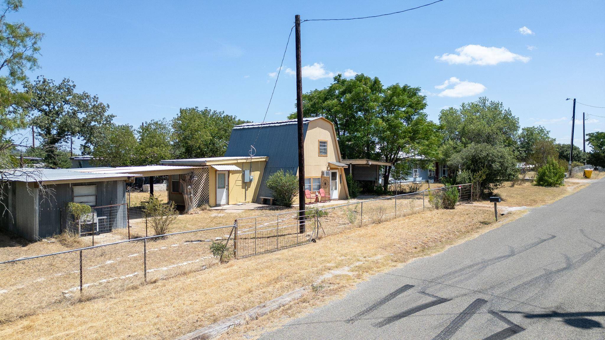 916 Apache DR, Burnet, TX 78611