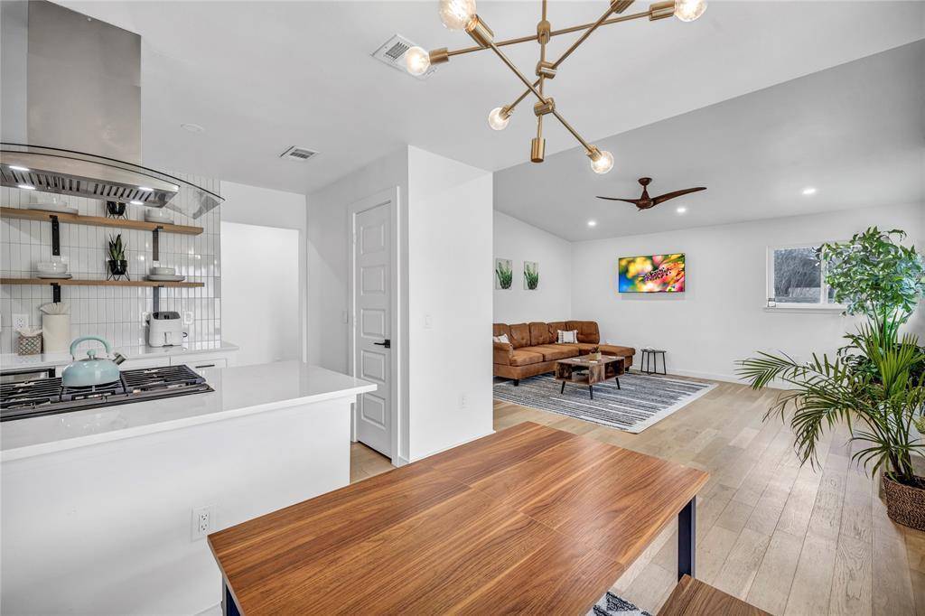 10601 Walnut Bend DR, Austin, TX 78753
