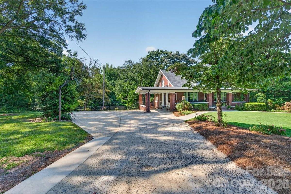 1035 S Belvedere AVE, Gastonia, NC 28054