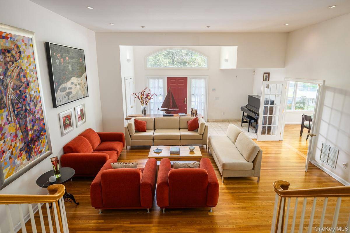 1 Deepwoods LN, Old Greenwich, CT 06870