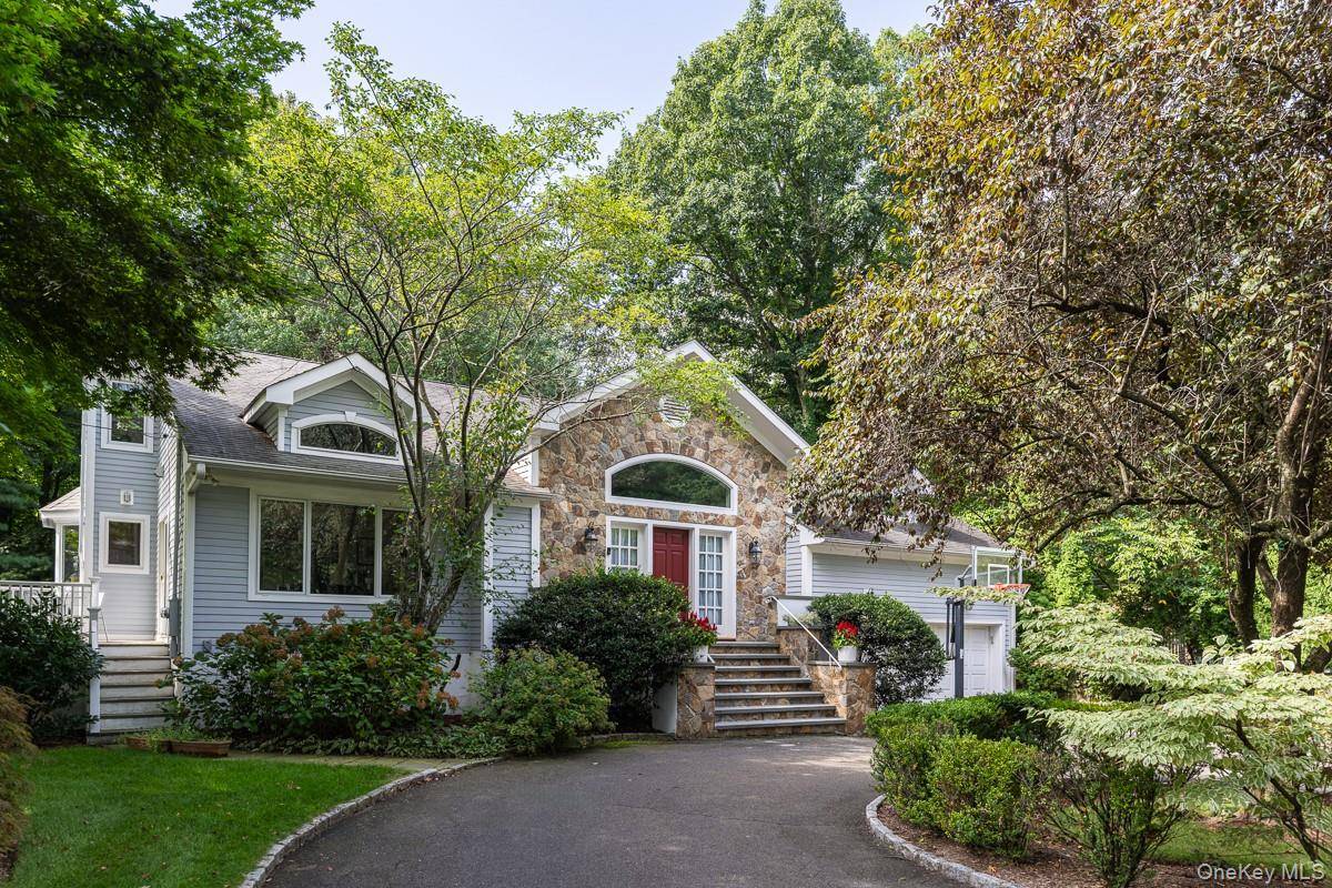 1 Deepwoods LN, Old Greenwich, CT 06870