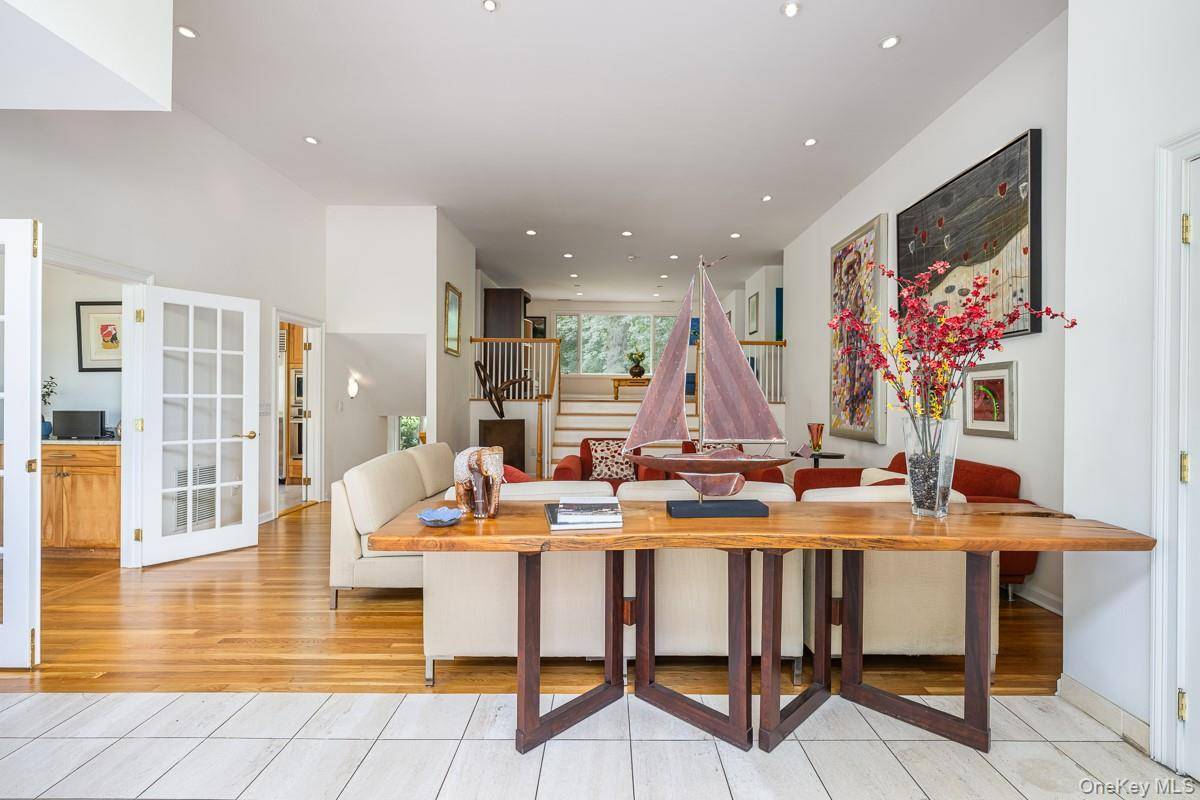 1 Deepwoods LN, Old Greenwich, CT 06870
