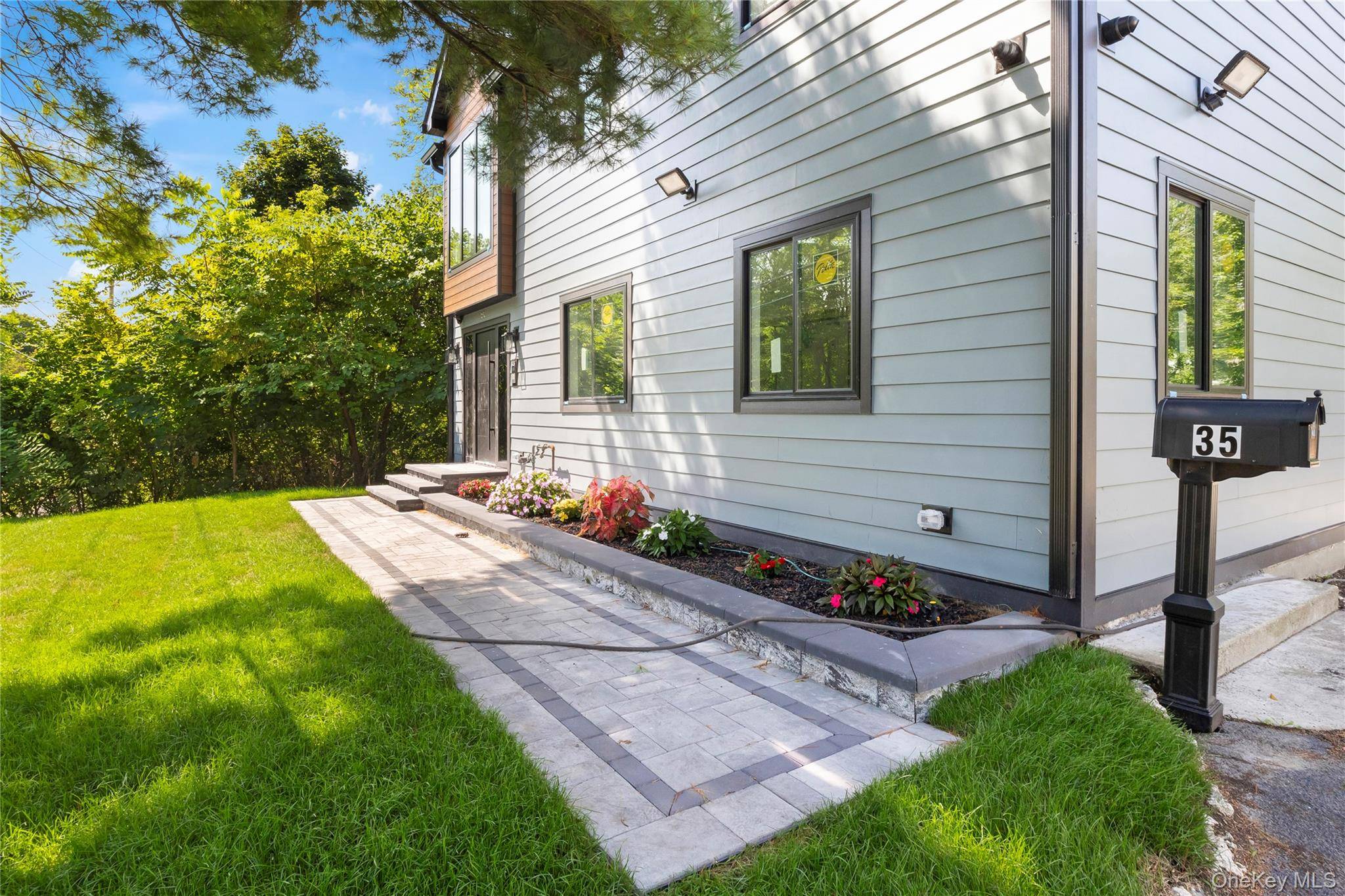 35 Harry Howard AVE, Hudson, NY 12534