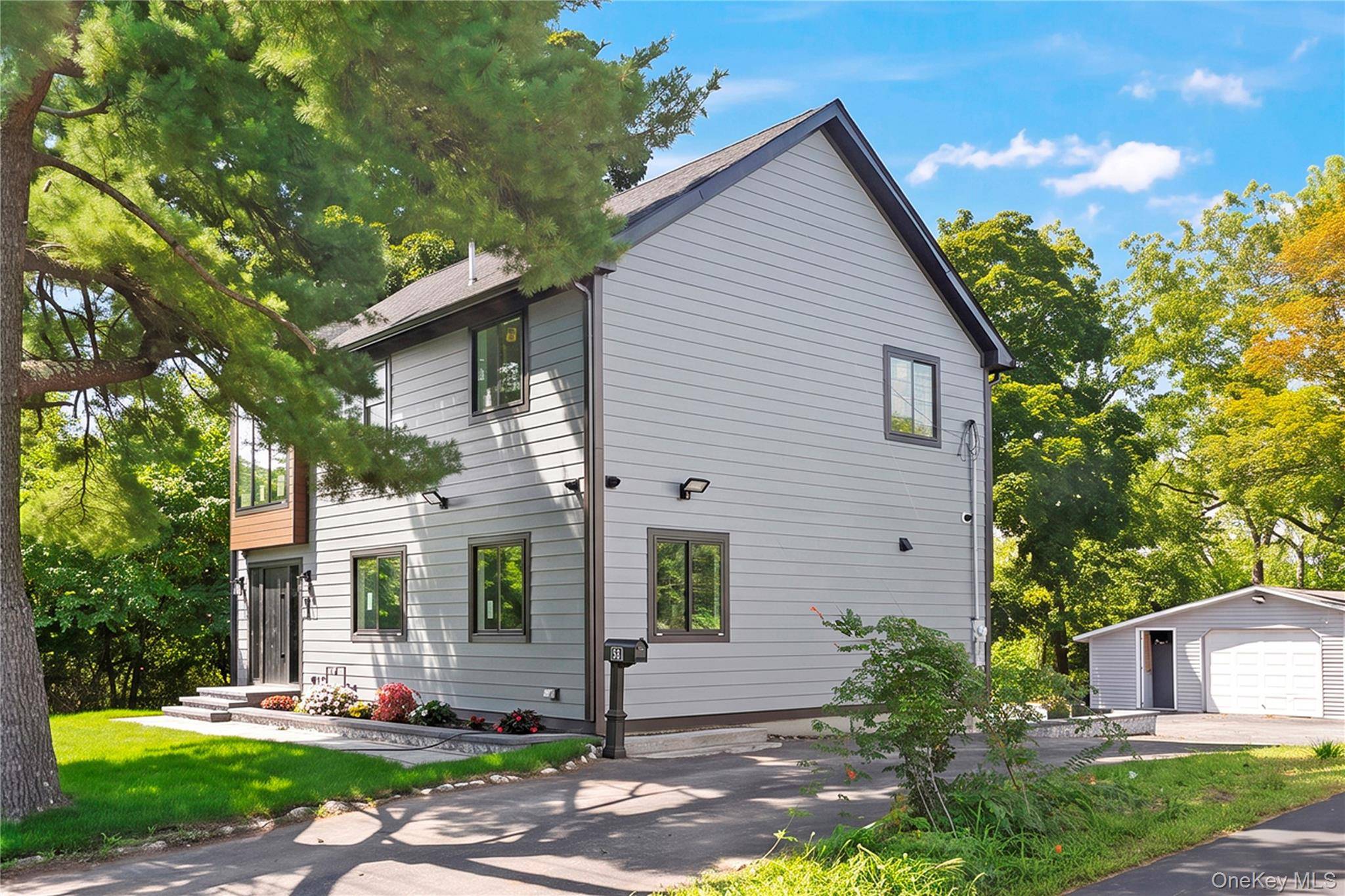 35 Harry Howard AVE, Hudson, NY 12534