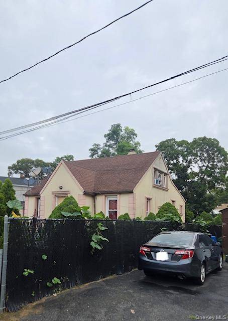 4 Andrews AVE, Roosevelt, NY 11575