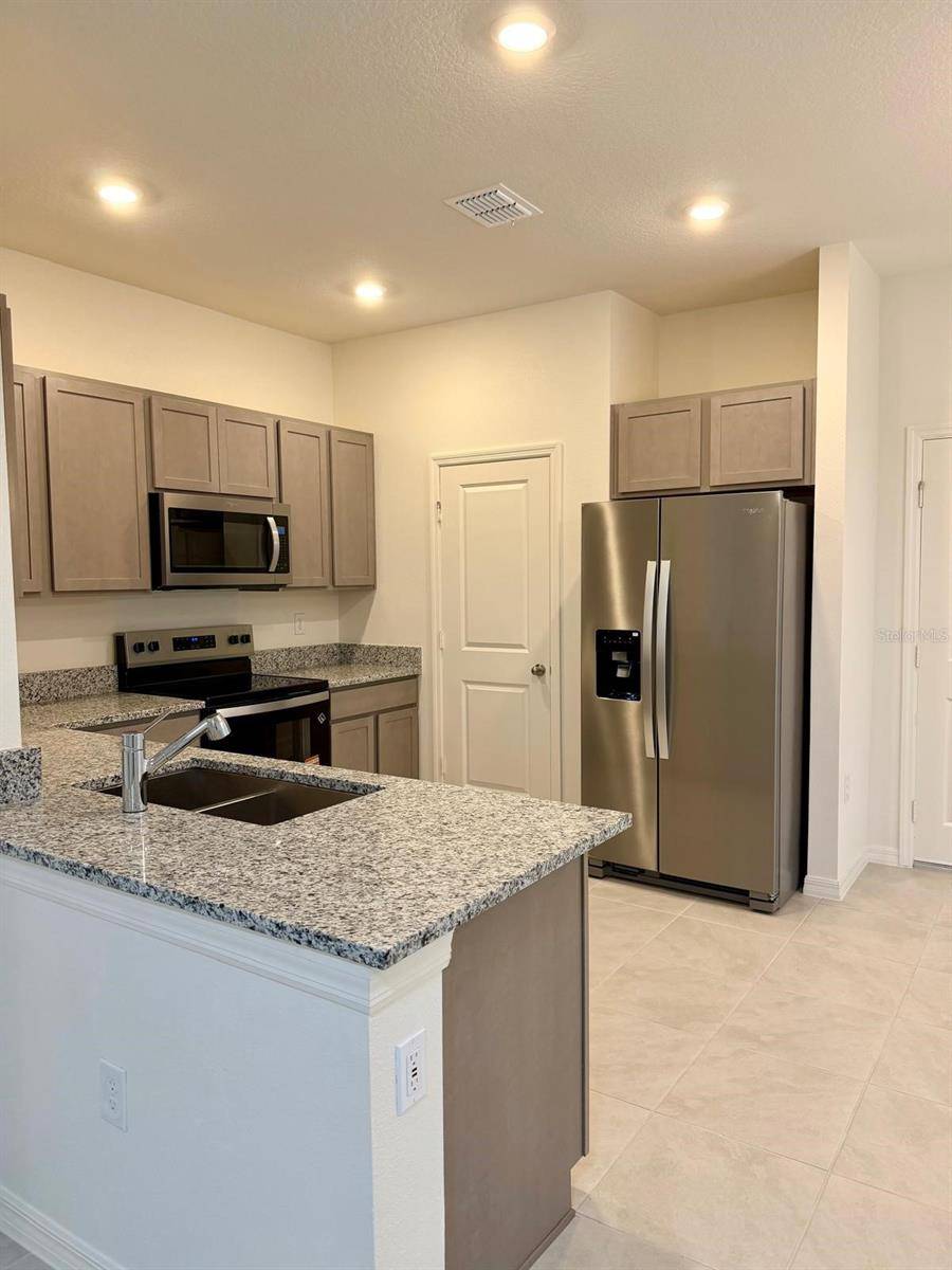 9620 WESTSIDE HILLS DR, Davenport, FL 33896