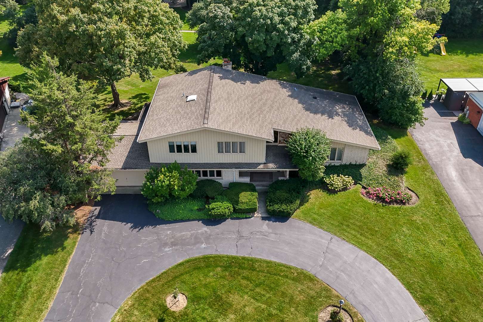 15 Croydon LN, Oak Brook, IL 60523