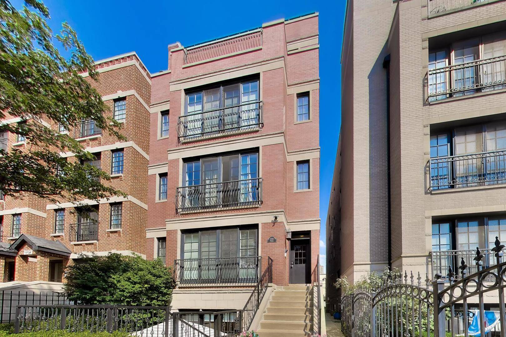 3721 N Wilton AVE #1, Chicago, IL 60613