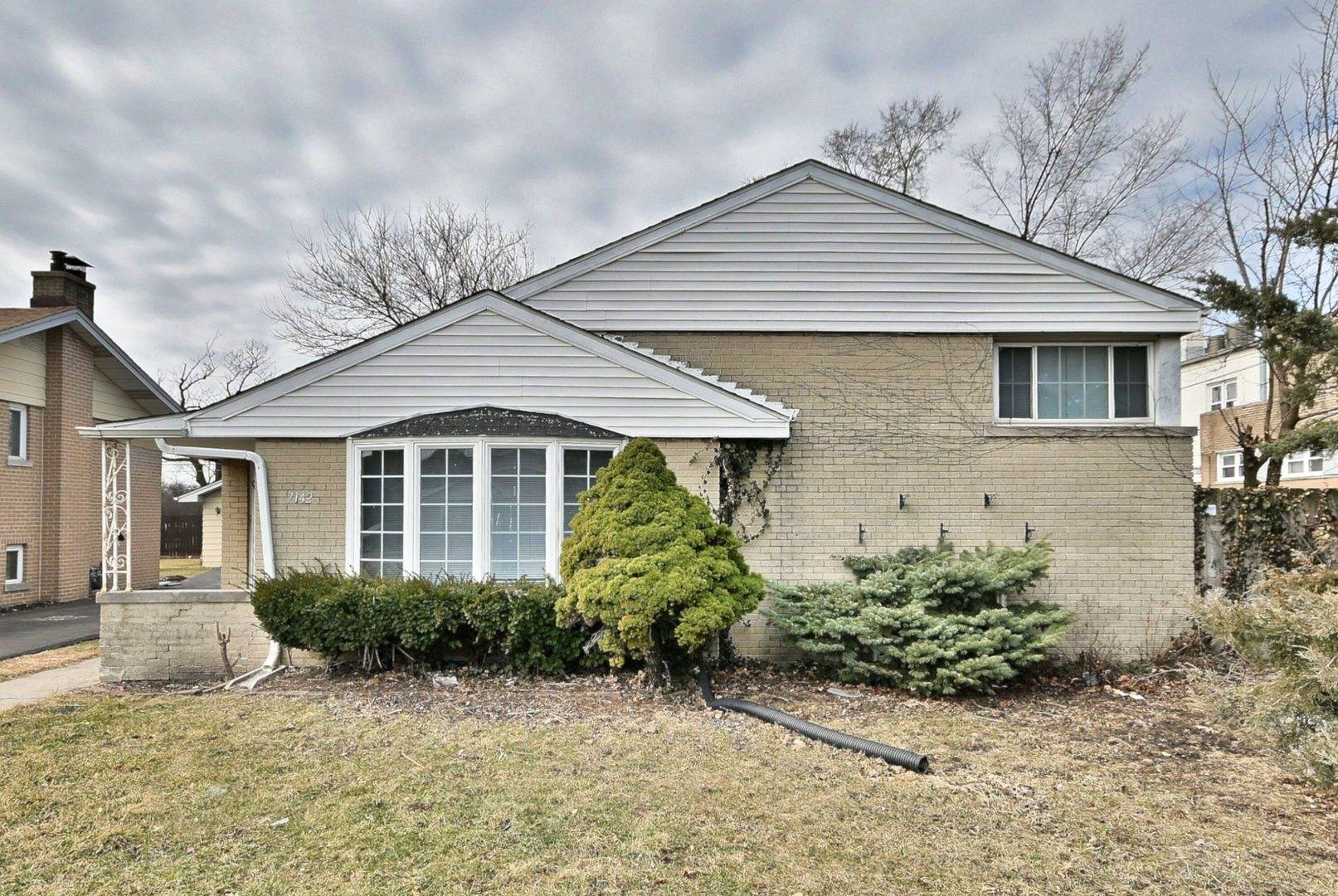 7142 N Keating AVE, Lincolnwood, IL 60712