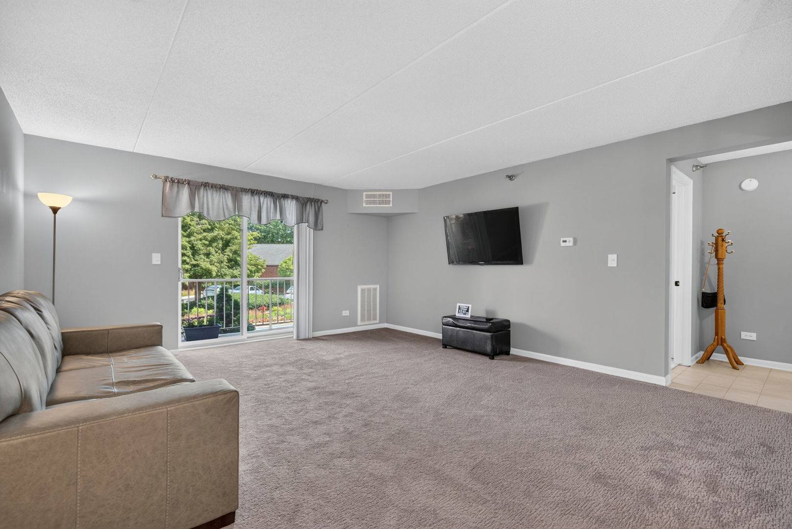 1 Bloomingdale PL #207, Bloomingdale, IL 60108