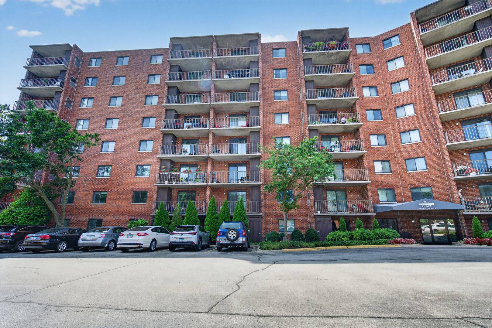 1 Bloomingdale PL #207, Bloomingdale, IL 60108